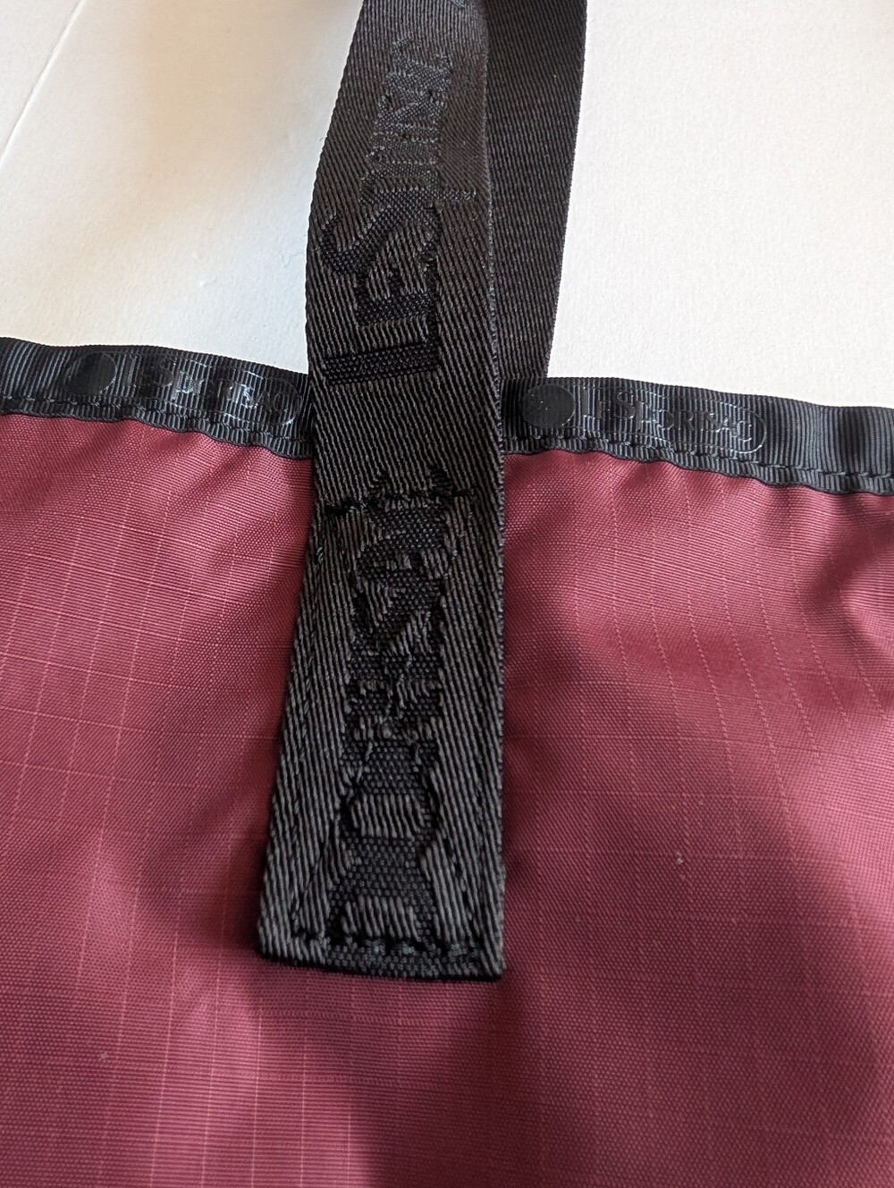 Lesportsac Burgundy Nylon Tote W/Pouch - Picture 3 of 4